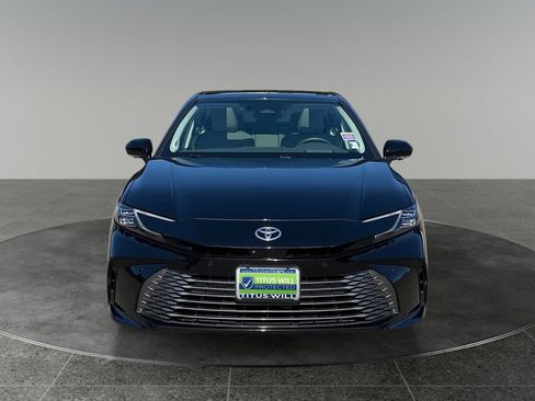 Used 2025 Toyota Camry XLE AWD/4WD image 3