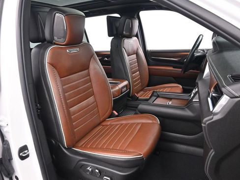 Used 2023 GMC Yukon Denali Ultimate AWD/4WD image 26