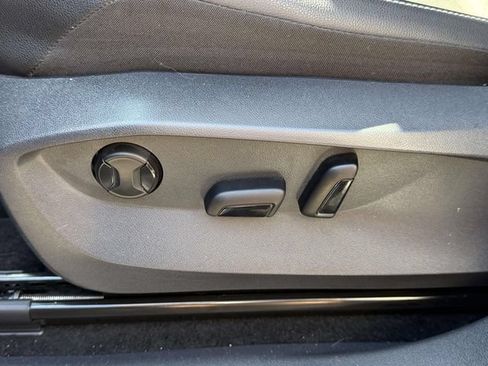 Certified 2022 Volkswagen Tiguan SE w/ Panoramic Sunroof Package AWD/4WD image 20