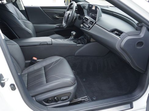 Certified 2022 Lexus ES 350 Ultra Luxury w/ Accessory Package 2 FWD image 14