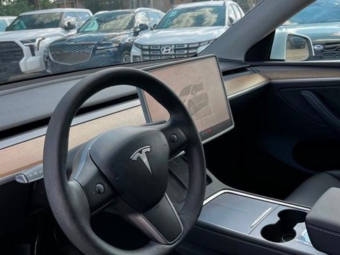 Used 2024 Tesla Model Y Long Range AWD/4WD image 18