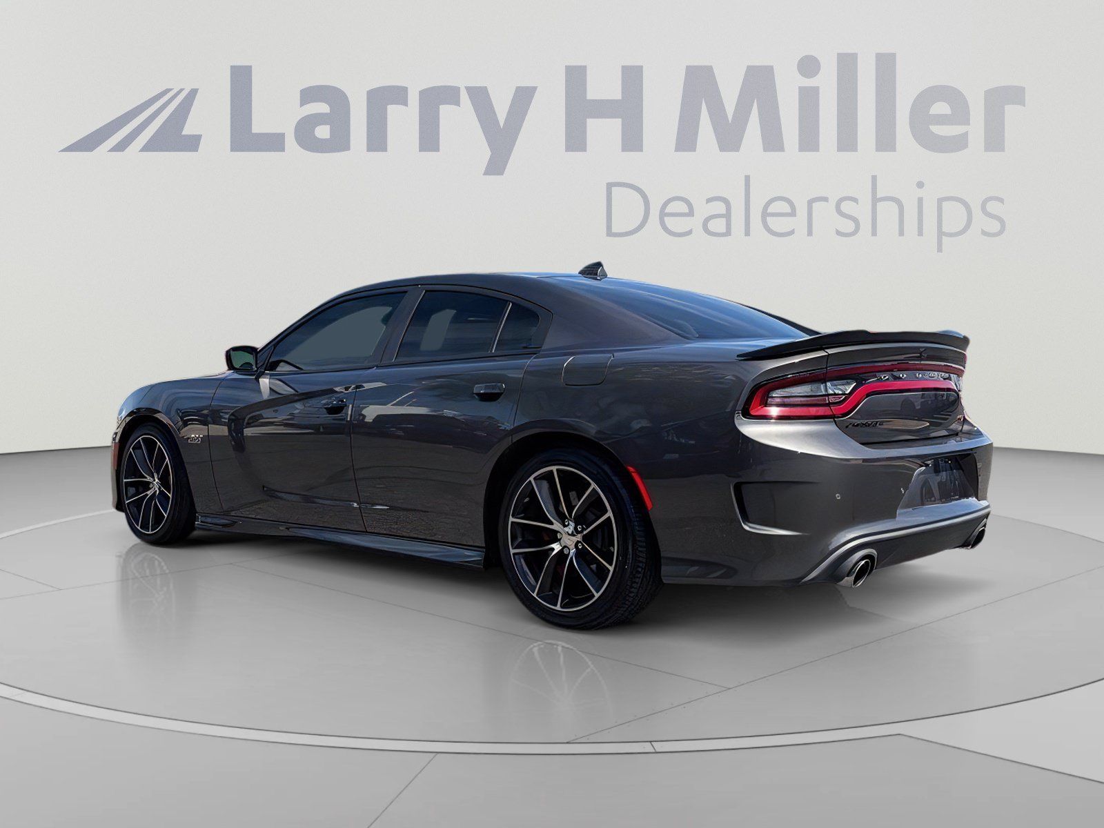 Used 2016 Dodge Charger R/T Scat Pack w/ Technology Group RWD image 4