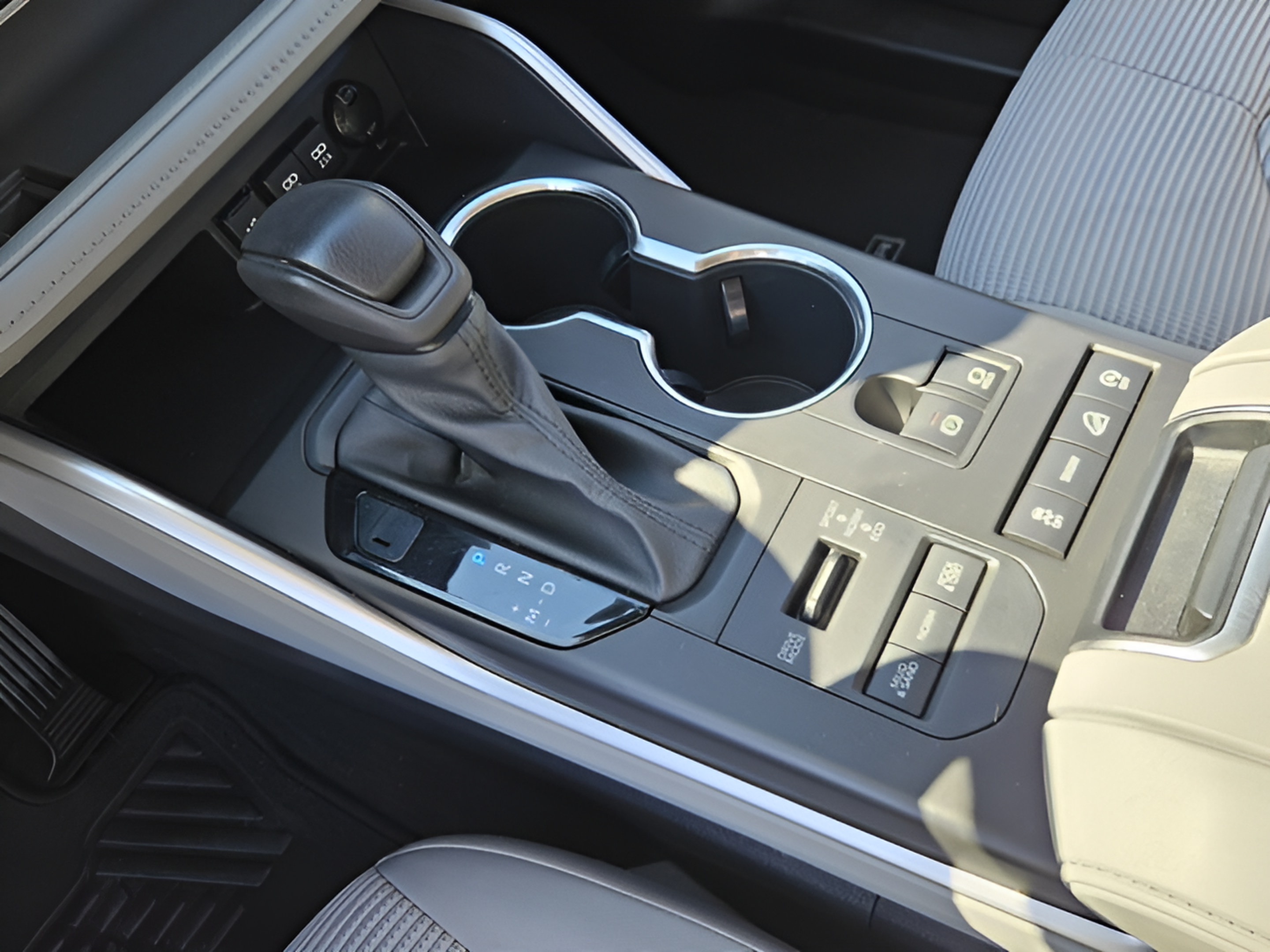 Certified 2020 Toyota Highlander L AWD/4WD image 18