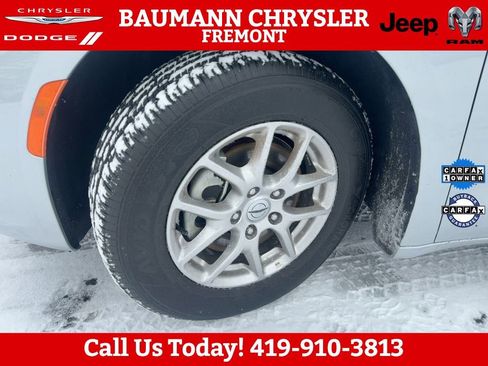 Used 2024 Chrysler Pacifica Touring-L image 27