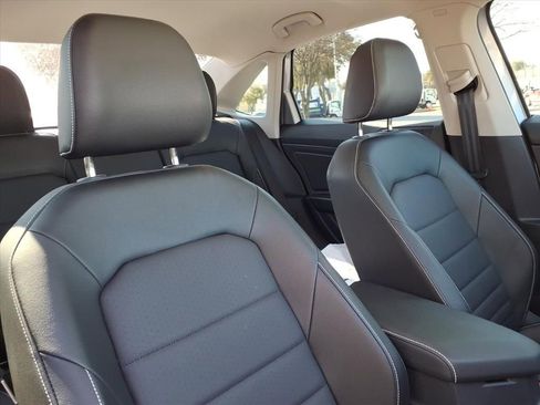 Used 2024 Volkswagen Jetta SE w/ Panoramic Sunroof Package image 21