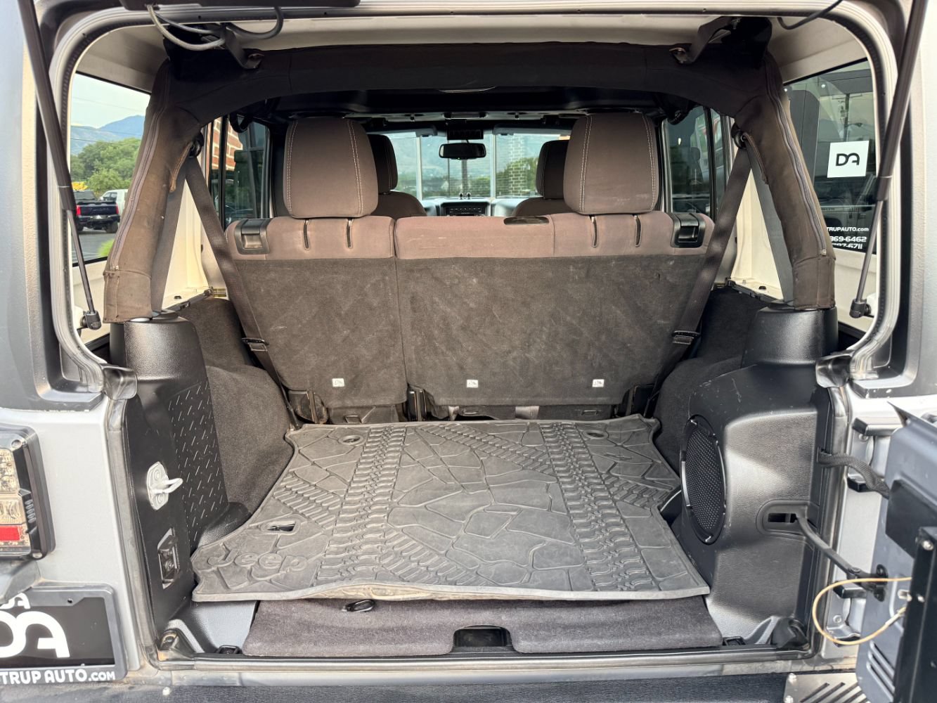 Used 2013 Jeep Wrangler Unlimited Rubicon w/ Connectivity Group AWD/4WD image 21