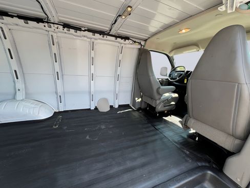 Used 2021 Chevrolet Express 2500 w/ Driver Convenience Package RWD image 18