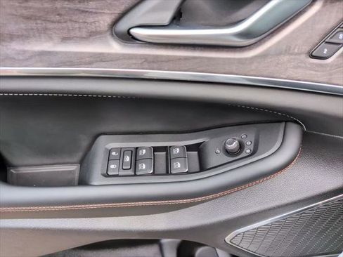 Certified 2025 Jeep Grand Cherokee L Overland w/ Advanced Protech Group III AWD/4WD image 21