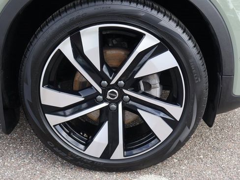 Used 2023 Volvo XC40 B5 Ultimate w/ Protection Package Premier image 9