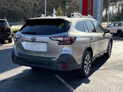 Used 2020 Subaru Outback Premium image 7