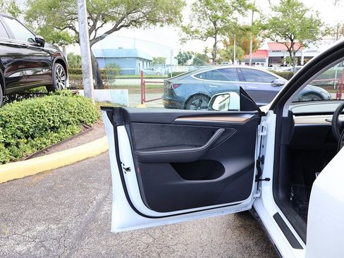 Used 2023 Tesla Model Y Performance image 22