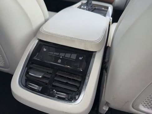 Used 2021 Volvo XC90 T6 Momentum image 7
