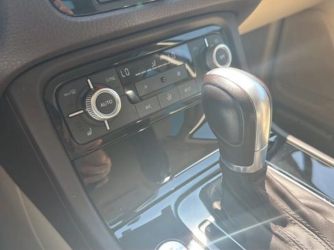 Used 2015 Volkswagen Touareg Sport AWD/4WD image 21