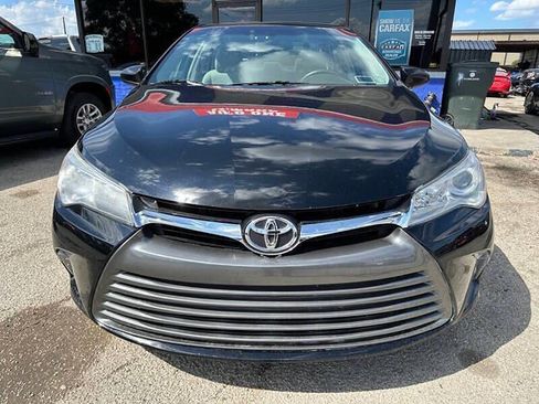 Used 2017 Toyota Camry LE FWD image 2