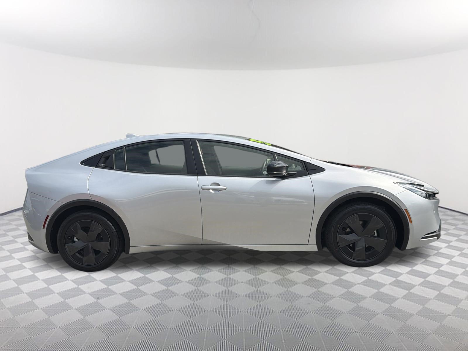 Certified 2025 Toyota Prius LE FWD image 18