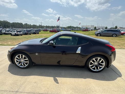 Used 2014 Nissan 370Z Touring RWD image 4