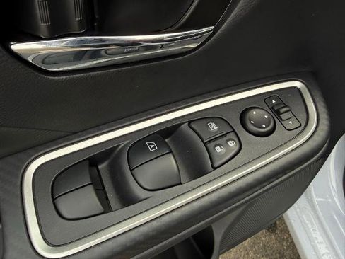 New 2025 Nissan Versa SR w/ Trunk Package image 20