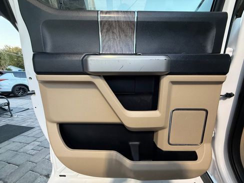 Used 2018 Ford F250 Lariat w/ Chrome Package image 33