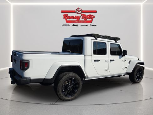 Used 2025 Jeep Gladiator Sport AWD/4WD image 5