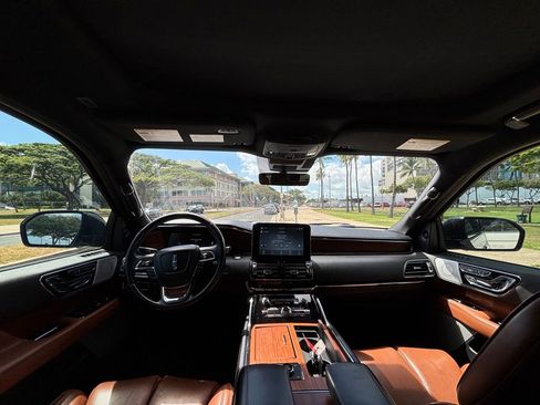 Used 2019 Lincoln Navigator Reserve w/ Cargo Package AWD/4WD image 15