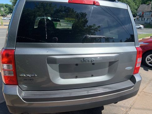 Used 2014 Jeep Patriot Latitude w/ Sun/Sound Group AWD/4WD image 9