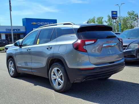 Used 2024 GMC Terrain SLE w/ Driver Convenience Package FWD image 7