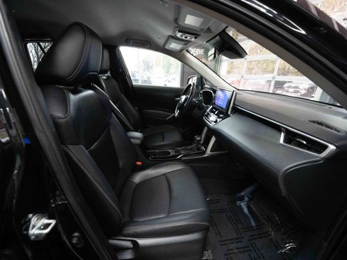 Used 2023 Toyota Corolla Cross XLE image 27