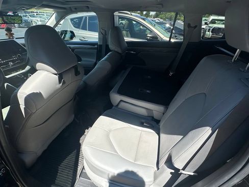 Used 2023 Toyota Highlander Limited AWD/4WD image 15