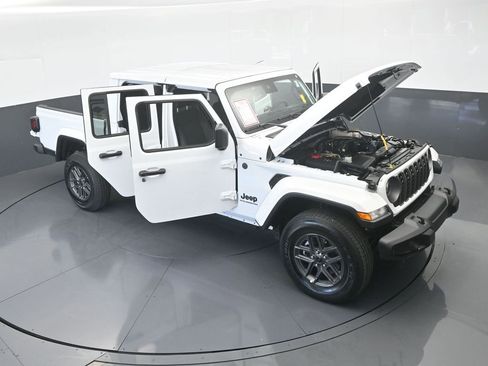 Used 2025 Jeep Gladiator Sport image 64