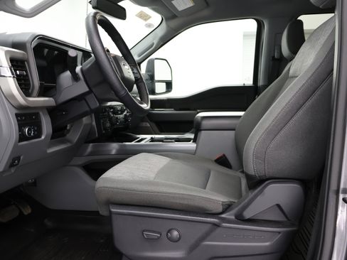 Used 2023 Ford F250 XLT w/ Black Appearance Package AWD/4WD image 8
