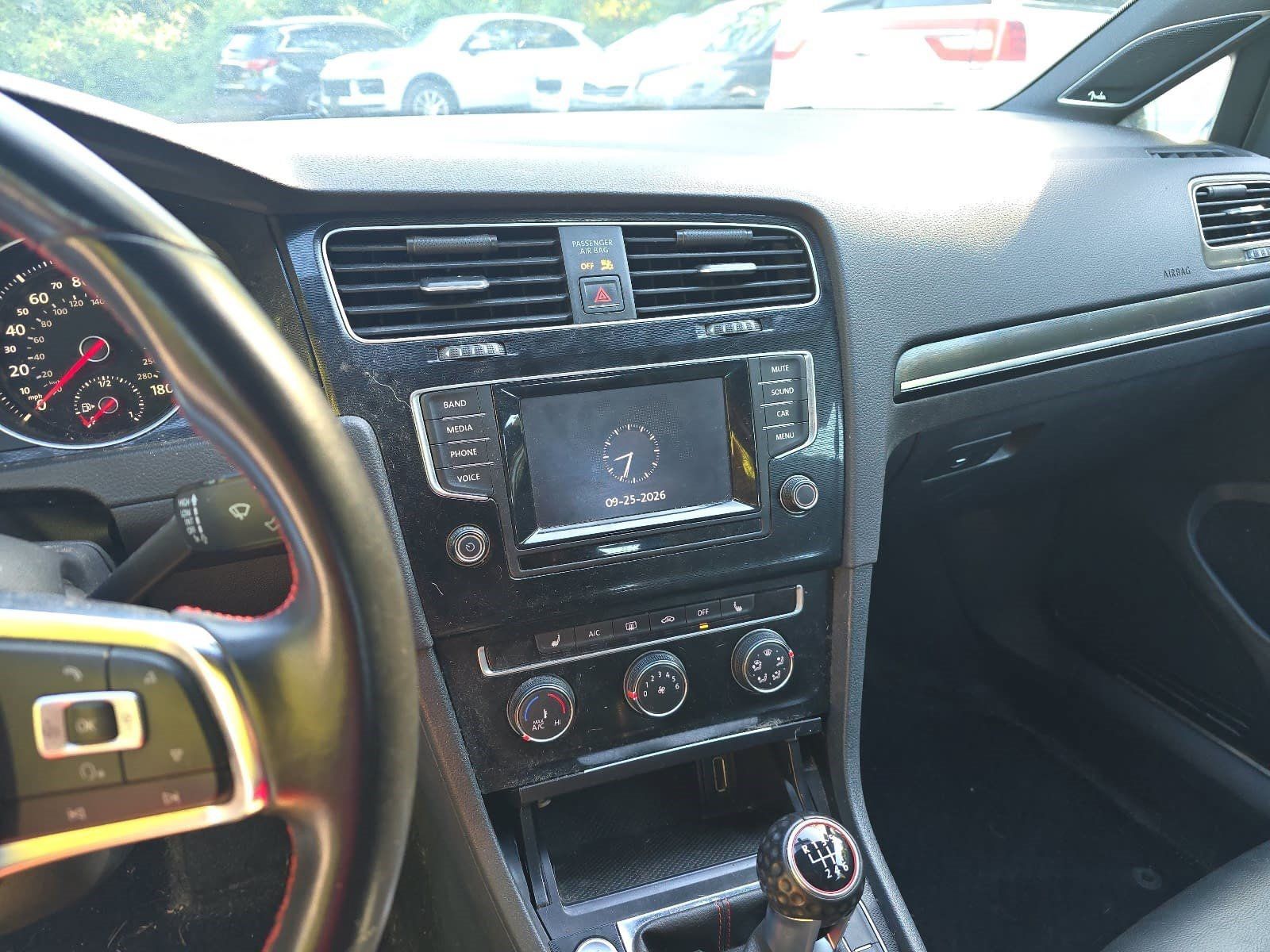 Used 2015 Volkswagen GTI SE FWD image 16