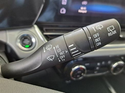 Used 2025 Chevrolet Trax LT FWD image 12