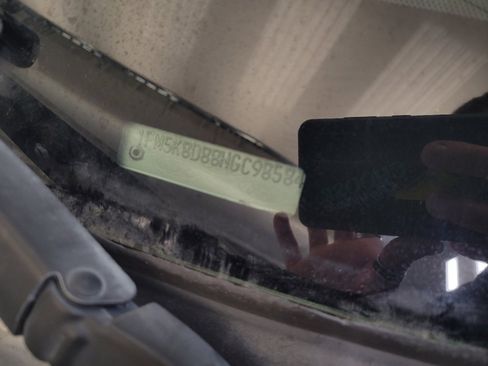 Used 2017 Ford Explorer XLT image 33