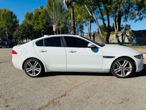 Used 2017 Jaguar XE Prestige image 9