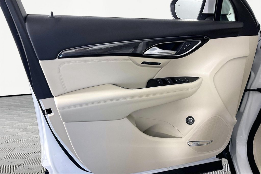 Certified 2022 Buick Envision Essence w/ Technology Package I FWD image 19