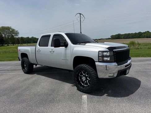 Used 2010 Chevrolet Silverado 2500 LTZ w/ Convenience Package AWD/4WD image 4