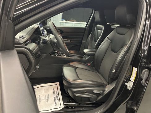 Used 2022 Jeep Compass Latitude image 10