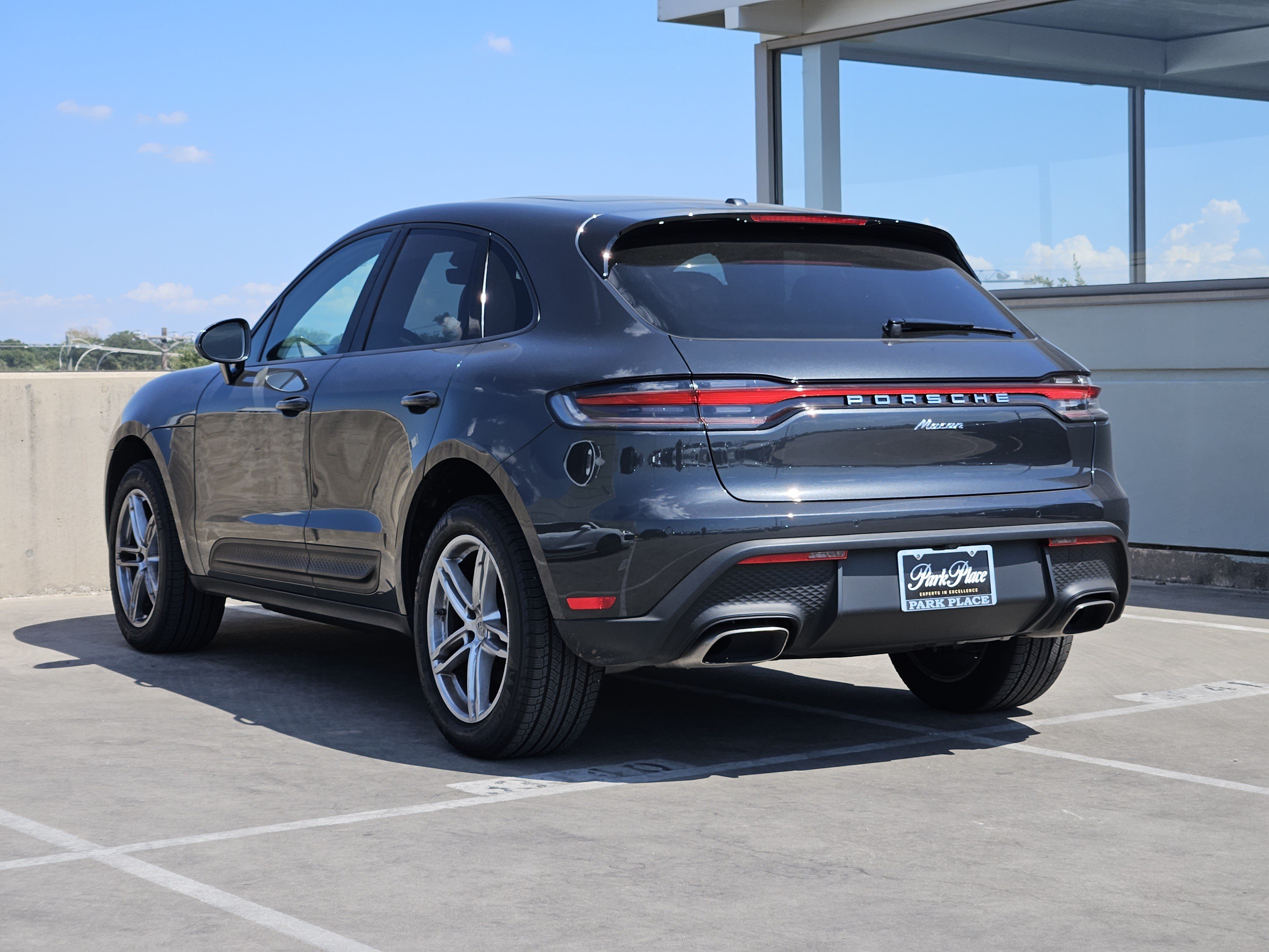 Certified 2026 Porsche Macan AWD/4WD image 3