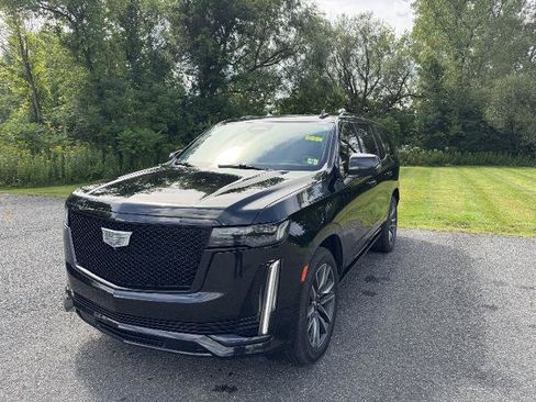 Used 2021 Cadillac Escalade Sport Platinum AWD/4WD image 2
