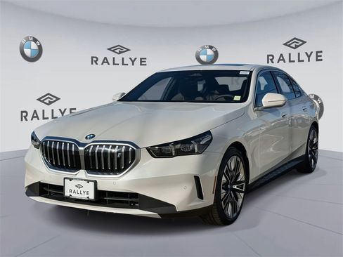 Certified 2025 BMW i5 xDrive40 w/ Premium Package image 3