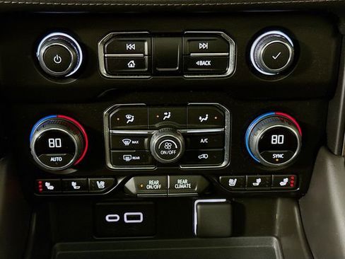 Used 2023 Chevrolet Suburban High Country image 16