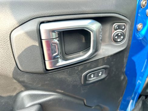 New 2023 Jeep Wrangler Unlimited w/ Sun & Screen Package image 13