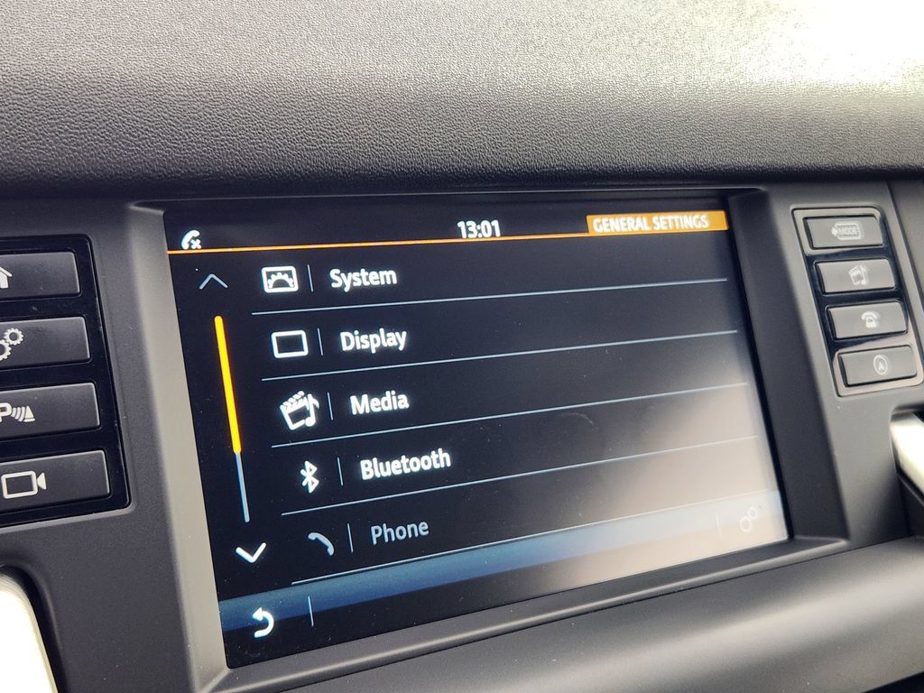 Used 2018 Land Rover Discovery Sport SE AWD/4WD image 23