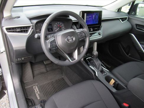 Used 2024 Toyota Corolla Cross LE image 15