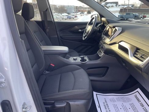 Used 2024 GMC Terrain SLE w/ Driver Convenience Package image 32