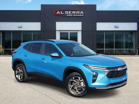 Certified 2025 Chevrolet Trax LT w/ Driver Confidence Package FWD image 1