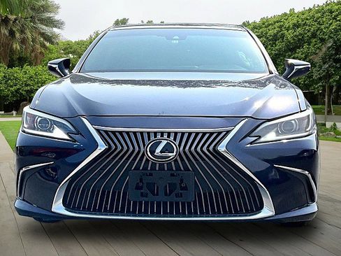 Used 2020 Lexus ES 350 w/ Premium Package FWD image 2