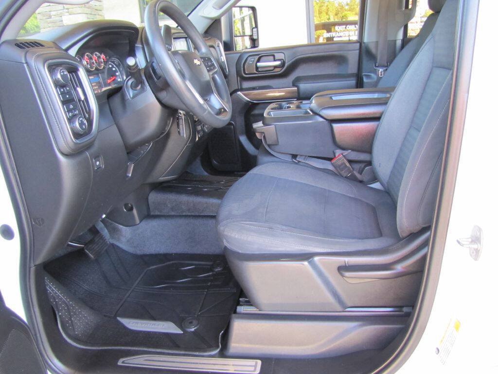 Used 2020 Chevrolet Silverado 2500 LT w/ Z71 Off-Road Package AWD/4WD image 12