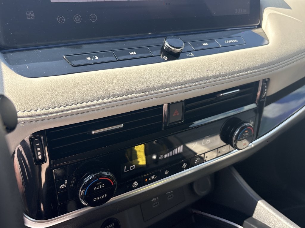 Used 2025 Nissan Rogue SL FWD image 28