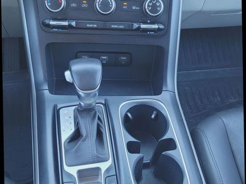 Used 2022 Kia Carnival LX image 22